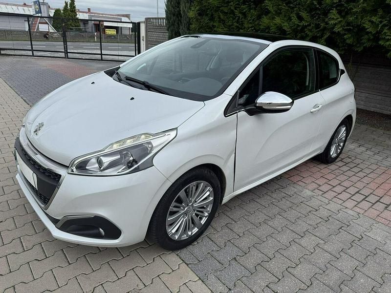 Biały Używany 2015 Peugeot 208 Hatchback | 13 500 zł - Obraz 1/4