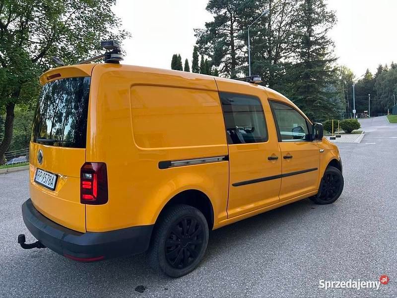Żółty Używany 2018 VW Caddy Minivan | 44 900 zł - Obraz 1/4