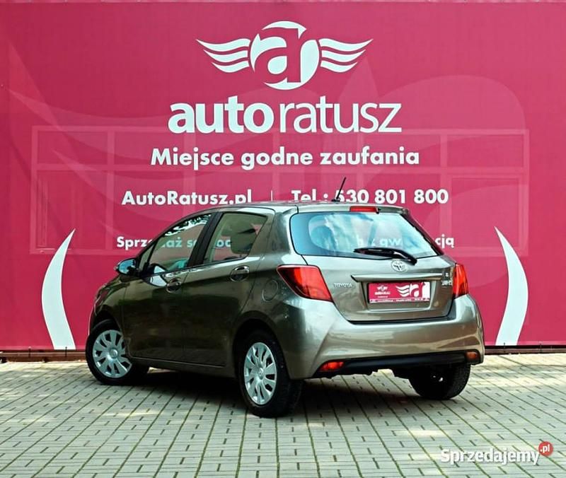 Używany Toyota Yaris 99 KM (72 kW) 2016 Szary Hatchback