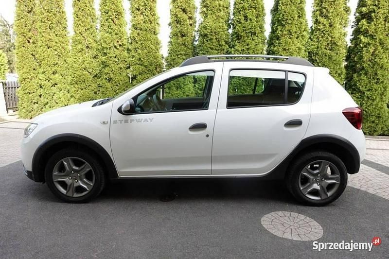 Używany Dacia Sandero Stepway 90 KM (66 kW) 2017 Biały Hatchback