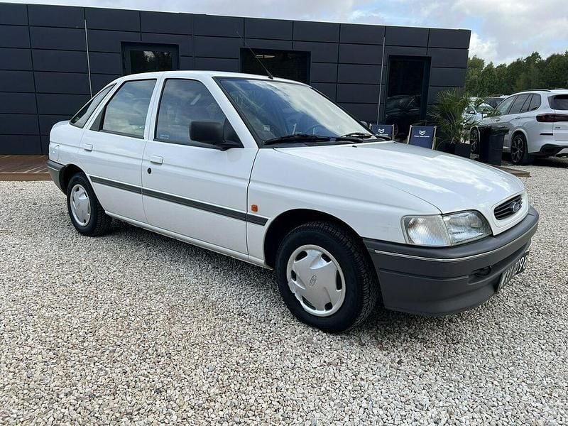 Biały Używany 1993 Ford Escort Sedan/Limuzyna | 12 800 zł - Obraz 1/4