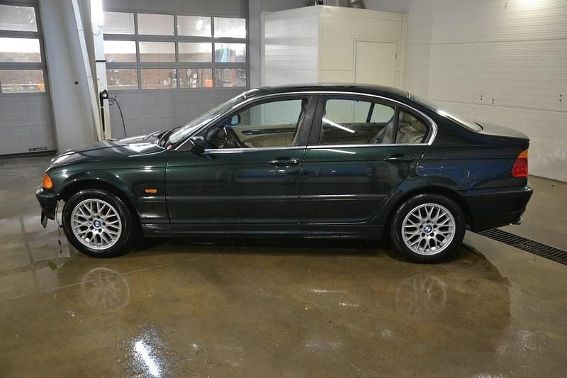 Używany BMW 325 192 KM (141 kW) 2001 Zielony Sedan/Limuzyna
