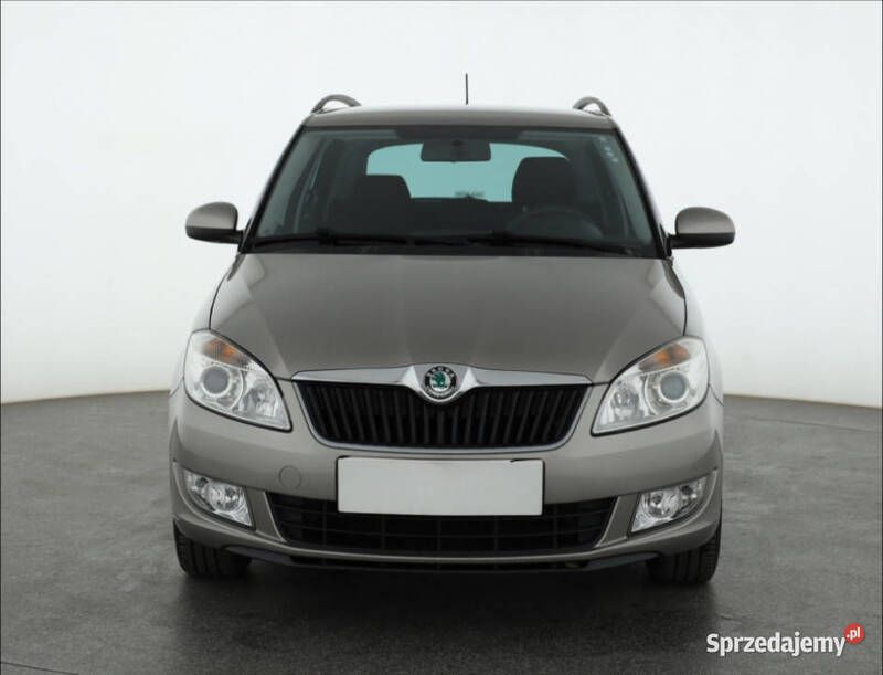 Srebrny Używany 2012 Skoda Fabia Kombi | 13 499 zł (Uczciwa cena) - Obraz 1/4