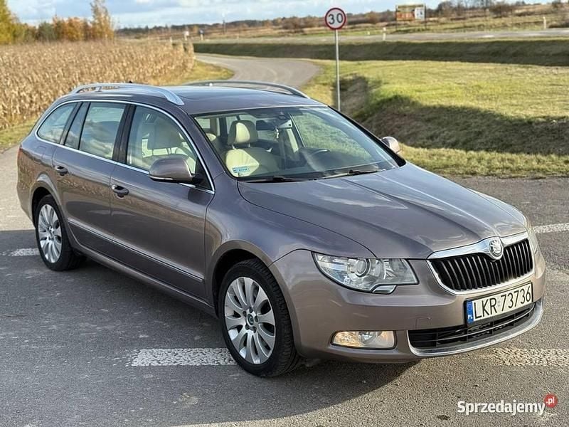 Używany Skoda Superb 2011 Brązowy Kombi