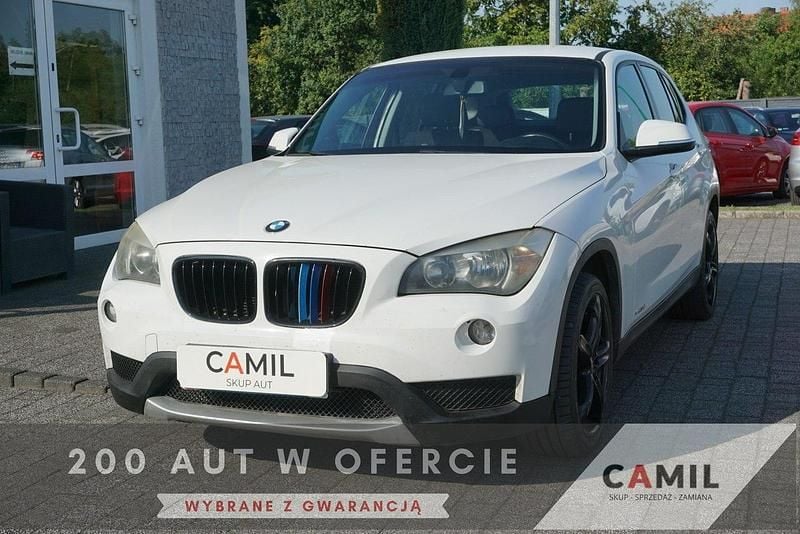 Biały Używany 2012 BMW X1 SUV | 24 600 zł (Uczciwa cena) - Obraz 1/3