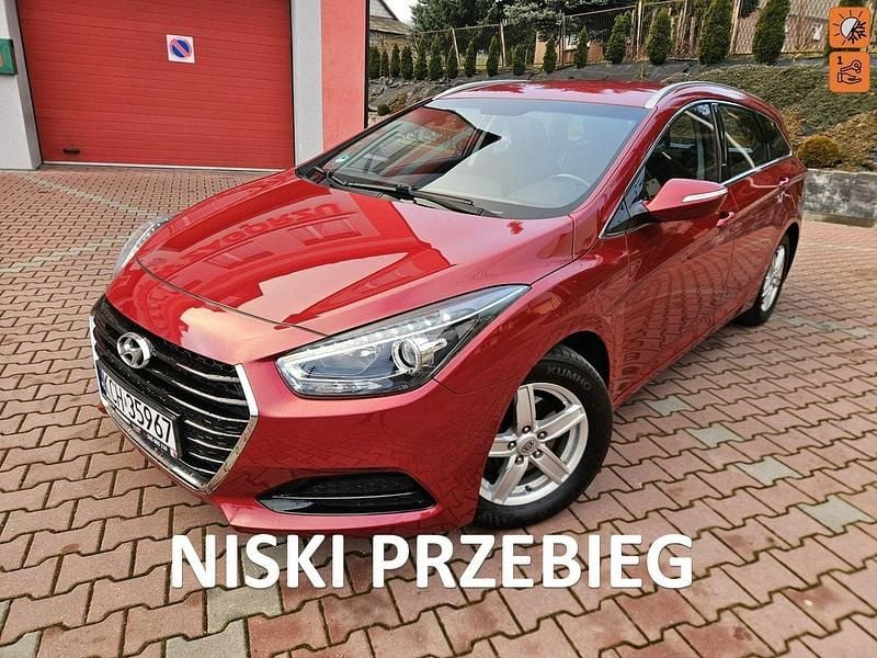 Czerwony (metalik) Używany 2016 Hyundai i40 Kombi | 42 990 zł (Uczciwa cena) - Obraz 1/4