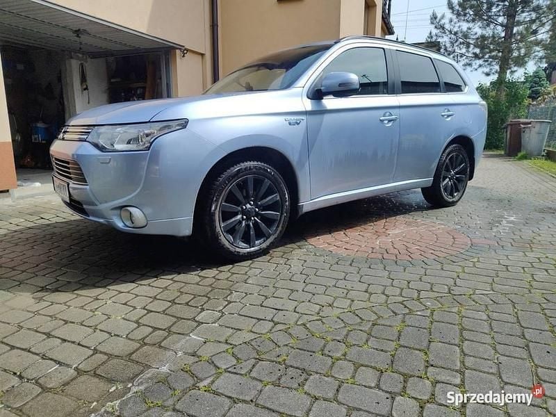 Niebieski Używany 2015 Mitsubishi Outlander P-HEV SUV | 45 900 zł (Dobra cena) - Obraz 1/4
