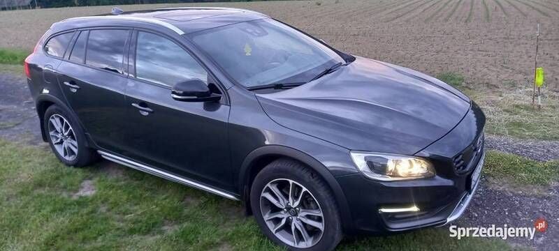 Używany 2015 Volvo V60 CC Kombi | 65 000 zł - Obraz 1/4