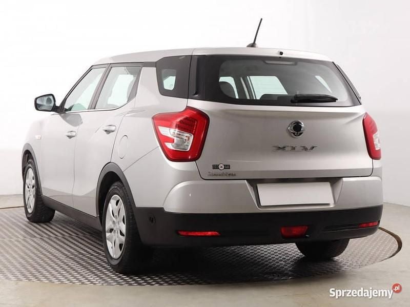 Używany Ssangyong (KGM) XLV 128 KM (94 kW) 2017 Srebrny SUV