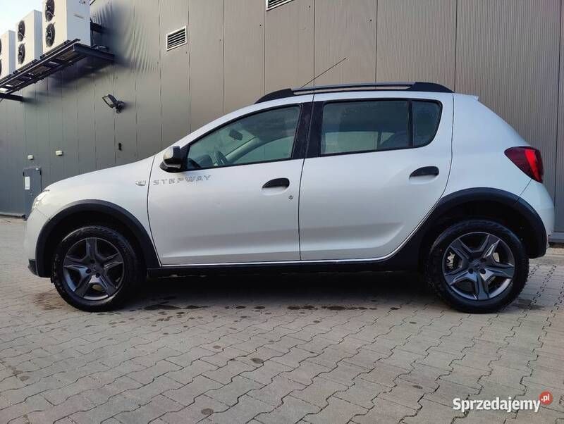Używany Dacia Sandero Stepway 90 KM (66 kW) 2017 Srebrny Hatchback