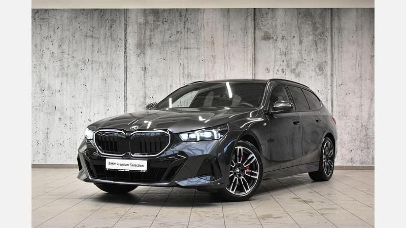 Sophisto grey brillant effect Używany 2024 BMW 540 Comfort Edition Kombi | 349 700 zł (Super Cena) - Obraz 1/3