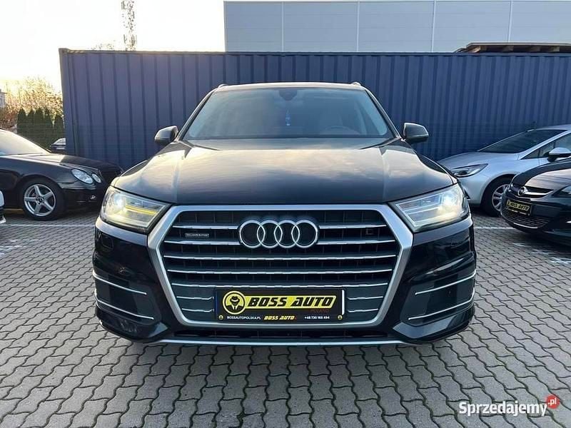 Czarny Używany 2017 Audi Q7 Comfort SUV | 89 000 zł - Obraz 1/4