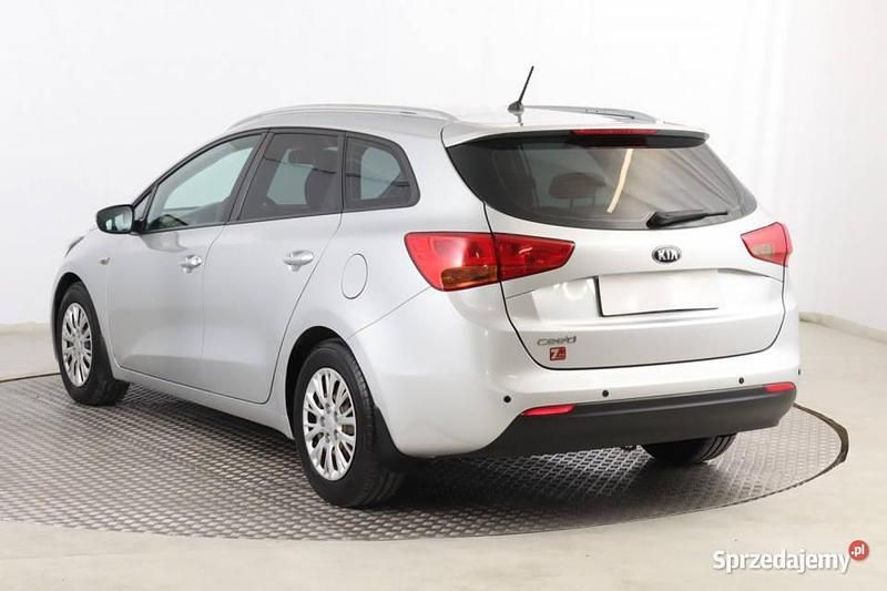 Używany Kia Ceed 135 KM (99 kW) 2015 Srebrny Hatchback