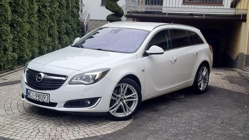 Używany Opel Insignia 140 KM (102 kW) 2015 Biały Kombi