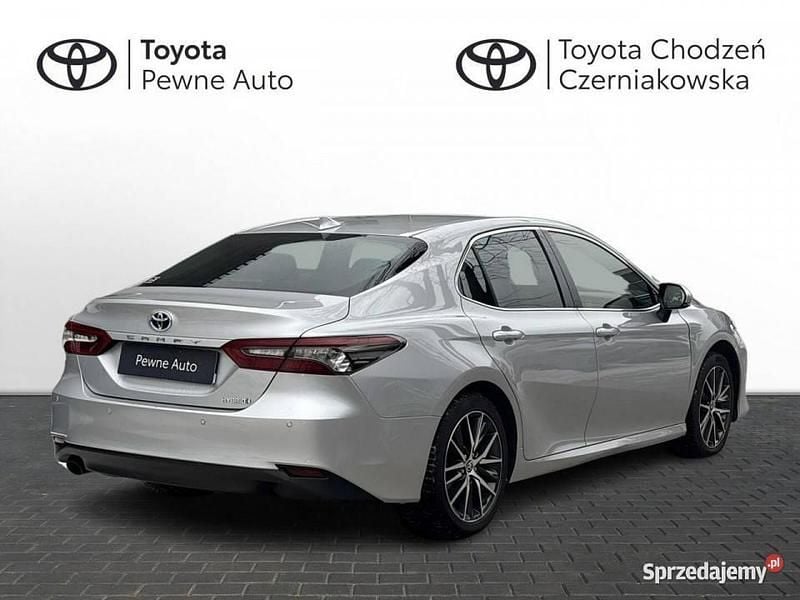 Używany Toyota Camry Executive 218 KM (160 kW) 2023 Srebrny Sedan/Limuzyna
