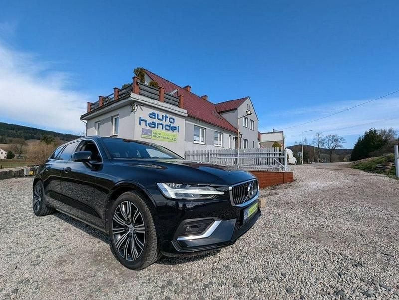 Czarny (metalik) Używany 2021 Volvo V60 Kombi | 99 900 zł (Dobra cena) - Obraz 1/4