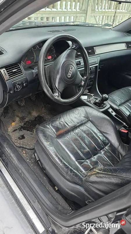 Czarny Używany 2000 Audi A6 Kombi | 2000 zł - Obraz 1/4