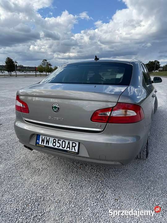 Złoty Używany 2011 Skoda Superb Sedan/Limuzyna | 33 900 zł (Super Cena) - Obraz 1/4