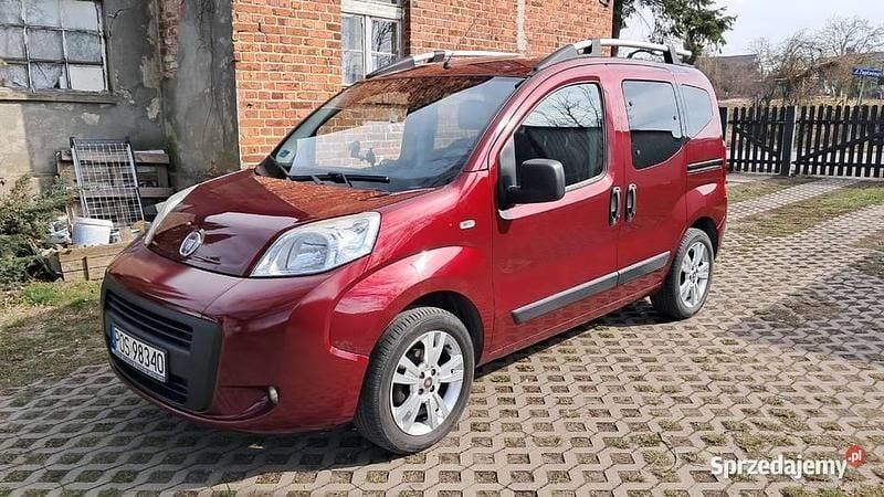 Bordowy Używany 2011 Fiat Qubo Trekking Minivan | 15 500 zł (Uczciwa cena) - Obraz 1/4