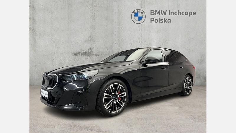 Black sapphire metallic metalizowany Używany 2024 BMW 540 Comfort Edition Kombi | 339 900 zł (Dobra cena) - Obraz 1/3