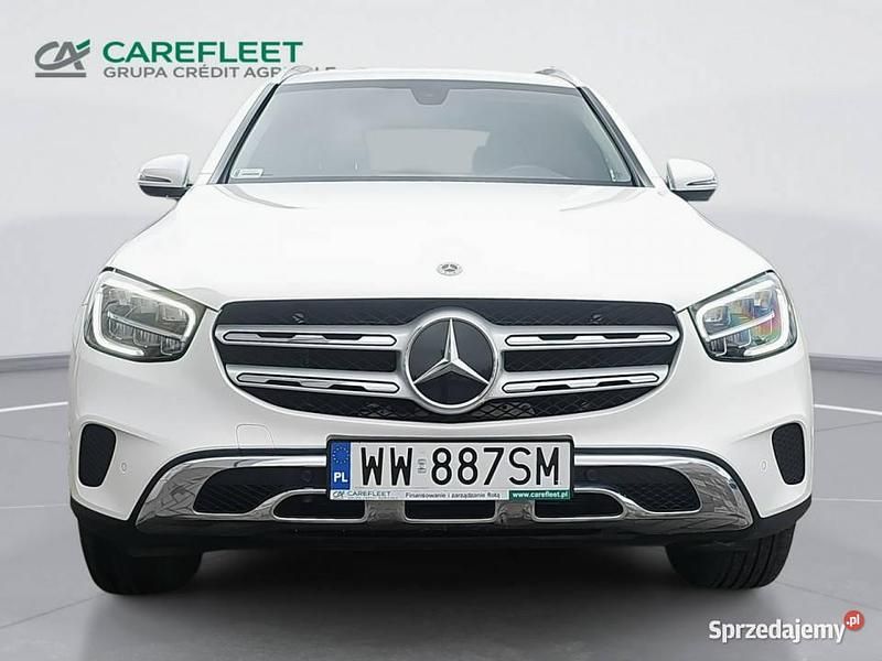 Biały Używany 2021 Mercedes GLC300e SUV | 180 500 zł - Obraz 1/4