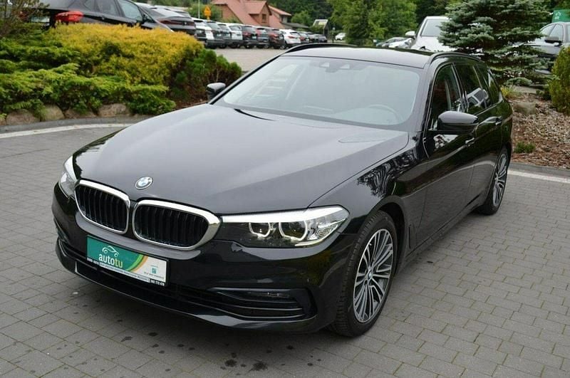 Czarny (metalik) Używany 2020 BMW 520 Sport Line Kombi | 92 900 zł (Super Cena) - Obraz 1/4