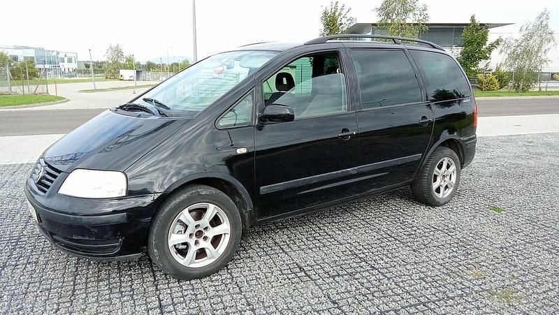 Czarny Używany 2001 VW Sharan Minivan | 4000 zł (Uczciwa cena) - Obraz 1/4