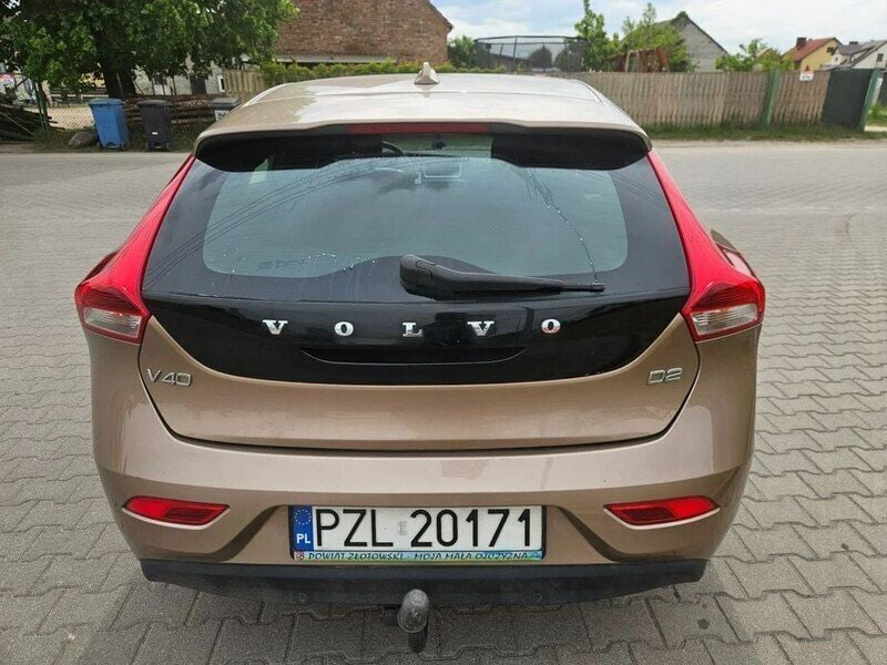 Używany Volvo V40 115 KM (84 kW) 2014 Brązowy (metalik) Kombi