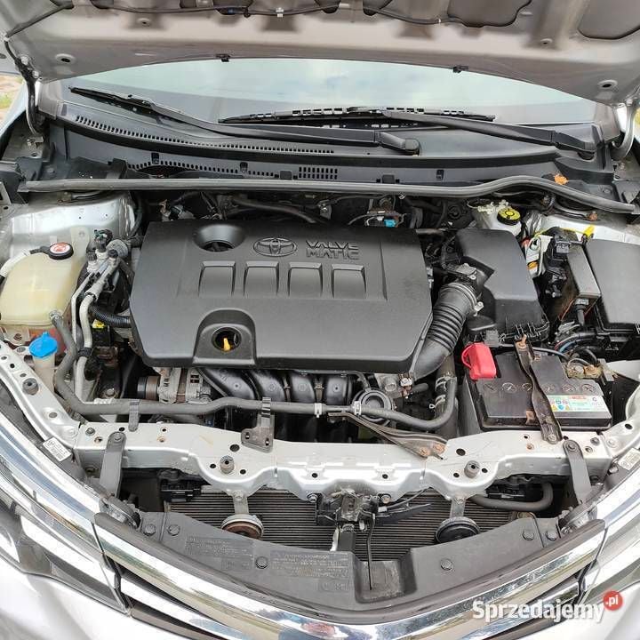 Używany Toyota Corolla 132 KM (97 kW) 2018 Srebrny Sedan/Limuzyna