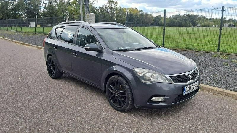 Używany Kia Ceed 128 KM (94 kW) 2010 Szary Hatchback