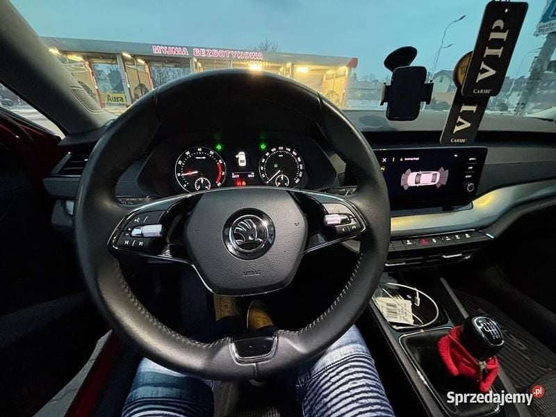 Używany Skoda Octavia 150 KM (110 kW) 2023 Czerwony Hatchback