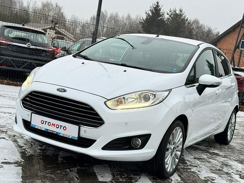 Używany Ford Fiesta 101 KM (74 kW) 2016 Biały (metalik) Hatchback