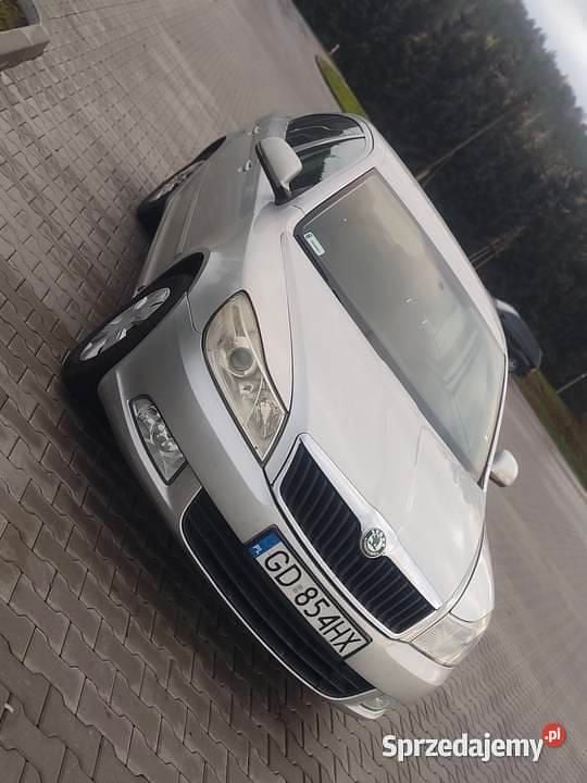 Srebrny Używany 2009 Skoda Octavia Hatchback | 13 900 zł (Uczciwa cena) - Obraz 1/4