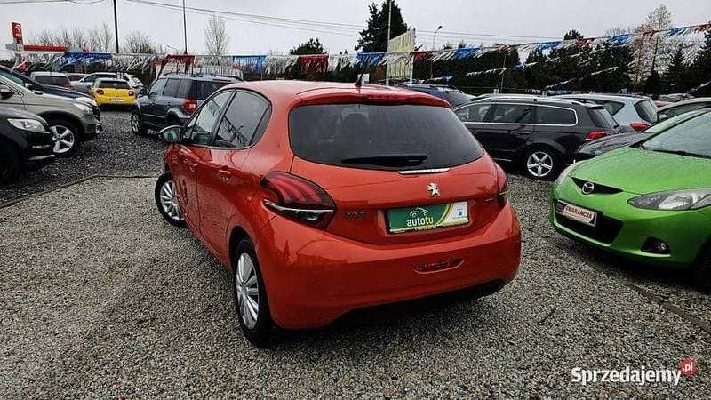 Pomarańczowy (metalik) Używany 2016 Peugeot 208 Hatchback | 26 900 zł (Uczciwa cena) - Obraz 1/2