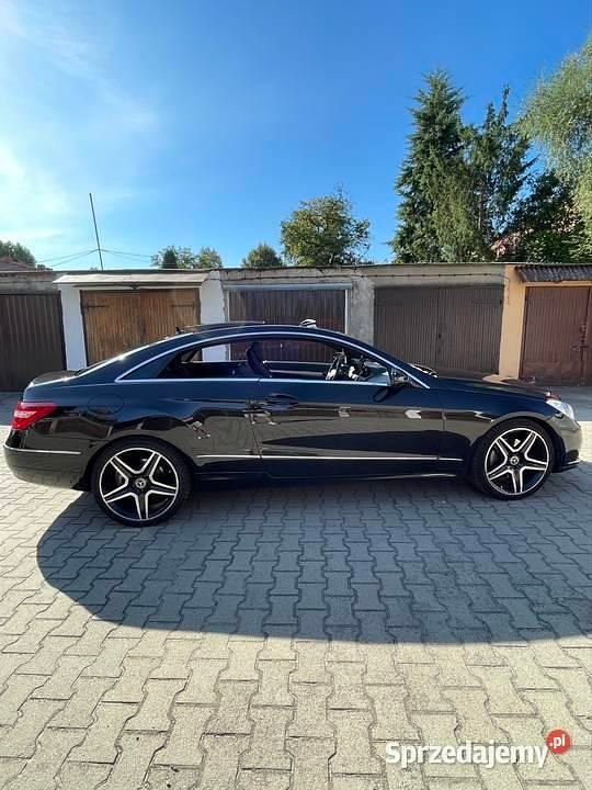 Używany Mercedes E250 2009 Czarny Coupe