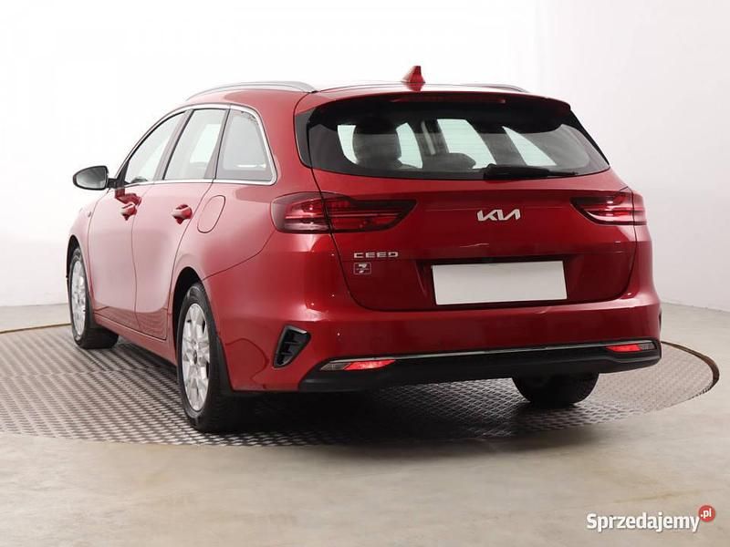 Używany Kia Ceed 160 KM (117 kW) 2023 Czerwony Hatchback