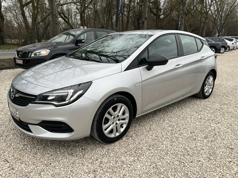 Używany Opel Astra 130 KM (95 kW) 2021 Srebrny (metalik) Sedan/Limuzyna