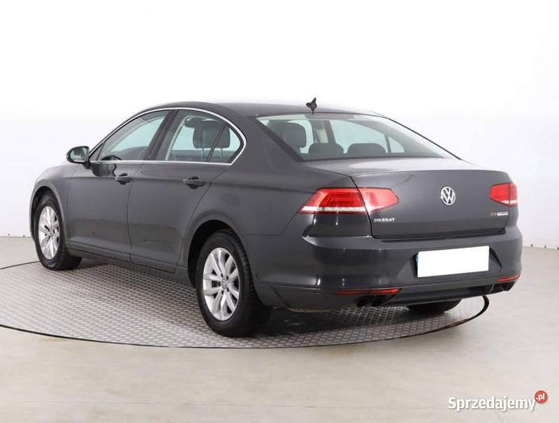 Używany VW Passat 2015 Czarny Sedan/Limuzyna
