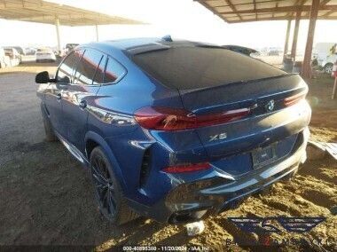 Inny kolor Używany 2021 BMW X6 SUV | 215 940 zł - Obraz 1/3