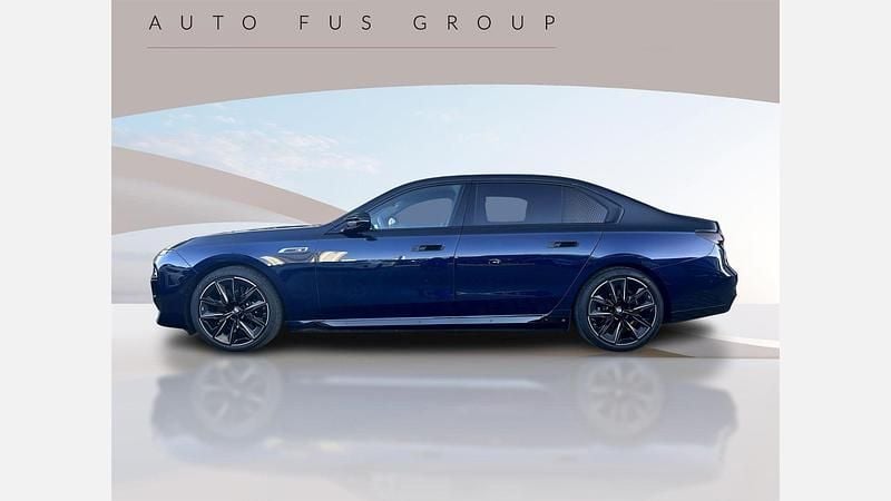 Używany BMW i7 Comfort Edition 484 kW (659 KM) 2024 Niebieski tanzanite bmw individual metalizowany Sedan/Limuzyna