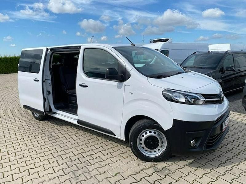 Używany Toyota Proace 145 KM (106 kW) 2023 Biały Minivan