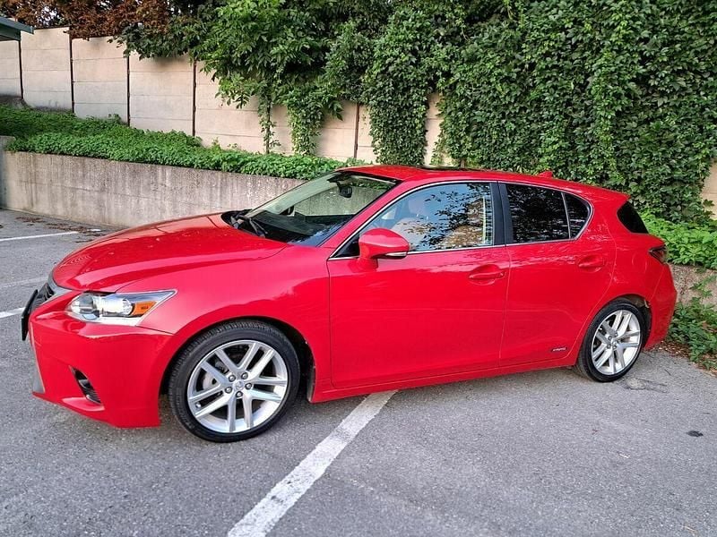 Czerwony Używany 2017 Lexus CT200h Hatchback | 65 500 zł (Uczciwa cena) - Obraz 1/4