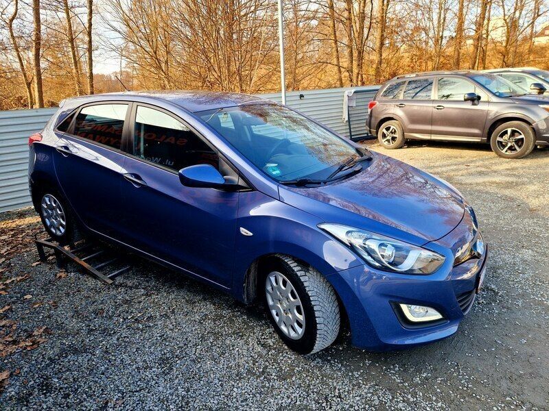 Używany Hyundai i30 100 KM (73 kW) 2013 Niebieski ciemny (metalik) Hatchback