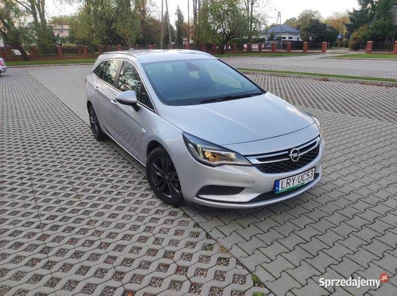 Używany Opel Astra 2019 Srebrny Kombi
