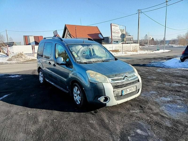 Srebrny Używany 2010 Citroën Berlingo Minivan | 5950 zł (Uczciwa cena) - Obraz 1/4