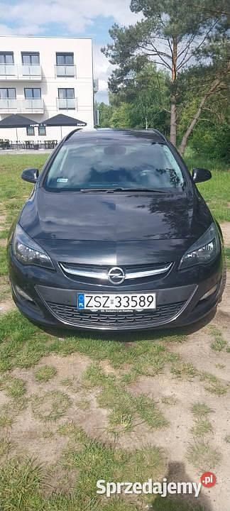 Czarny Używany 2015 Opel Astra Kombi | 27 000 zł (Dobra cena) - Obraz 1/4