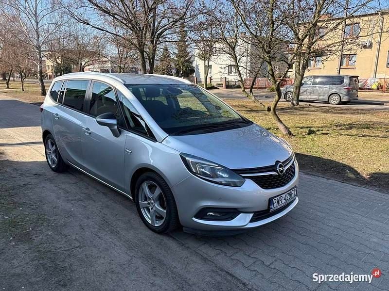 Używany Opel Zafira 2016 Srebrny Minivan