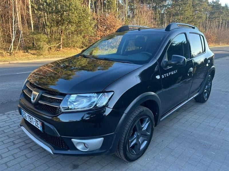 Czarny Używany 2016 Dacia Sandero Stepway Sedan/Limuzyna | 21 000 zł (Uczciwa cena) - Obraz 1/4