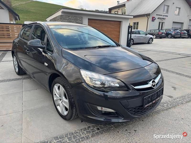 Czarny Używany 2014 Opel Astra Hatchback | 23 999 zł (Dobra cena) - Obraz 1/4
