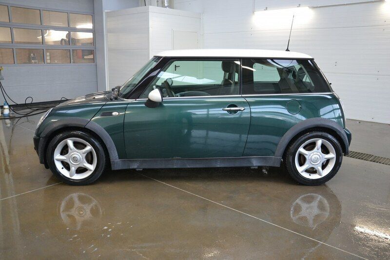 Używany Mini Cooper 116 KM (85 kW) 2002 Zielony ciemny (metalik) Hatchback